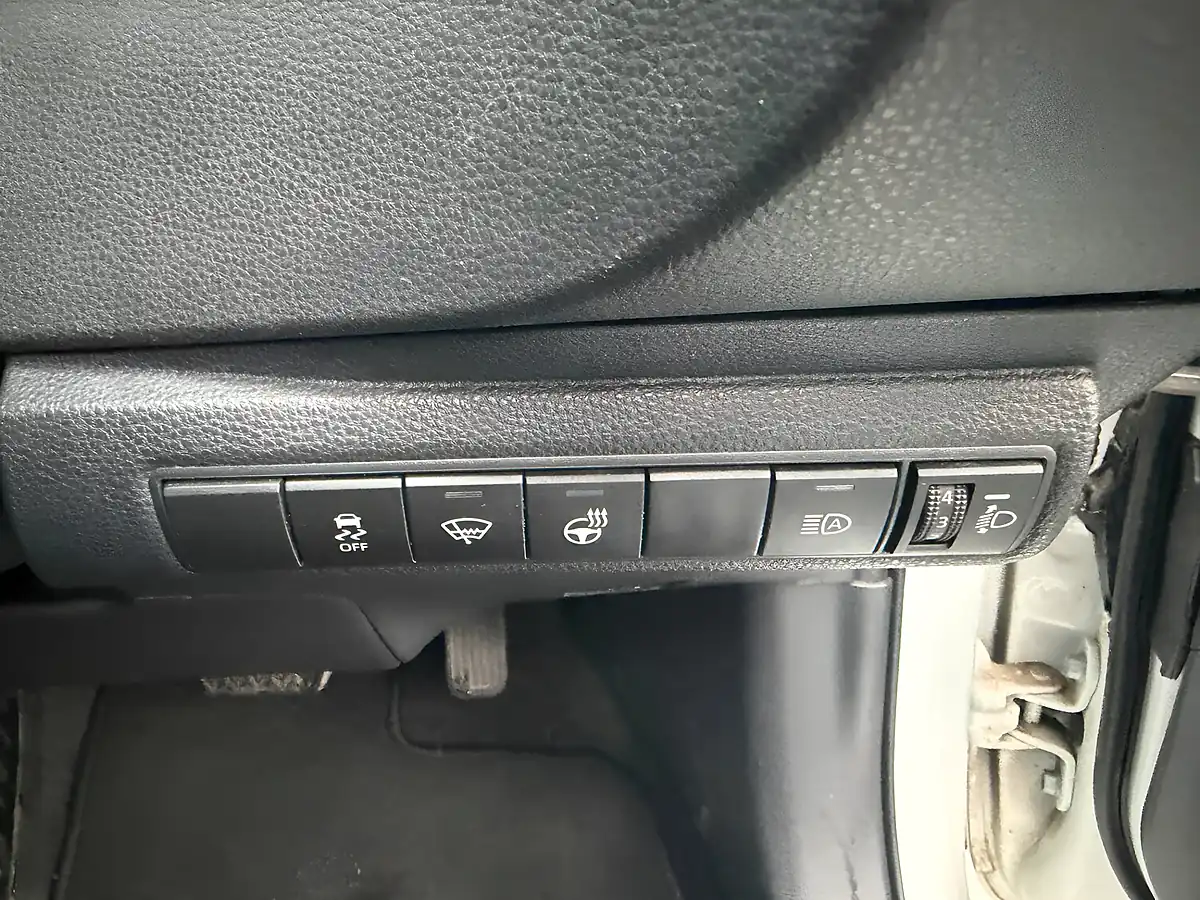 Used 2023 Suzuki Swace Motion White - Interior and Exterior details 18