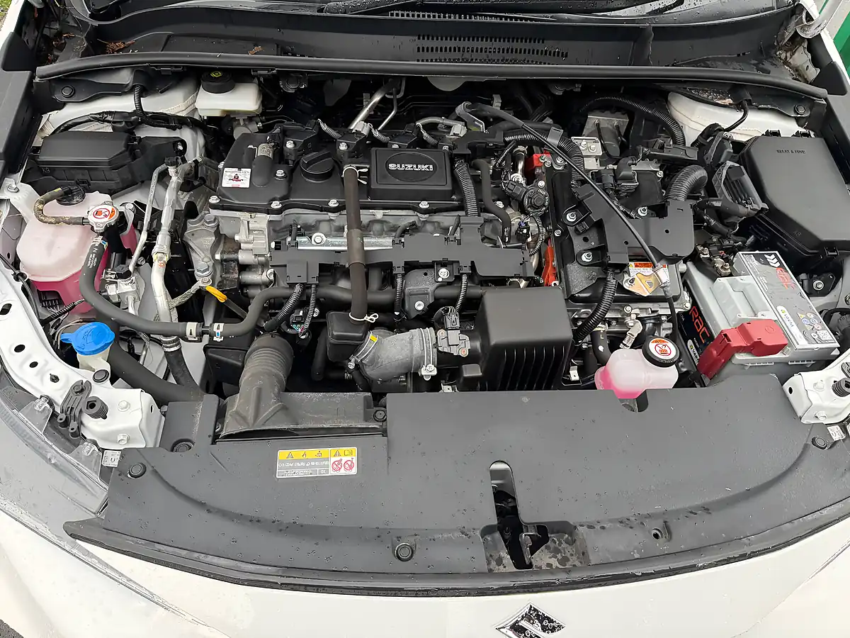 Used 2023 Suzuki Swace Motion White - Interior and Exterior details 20