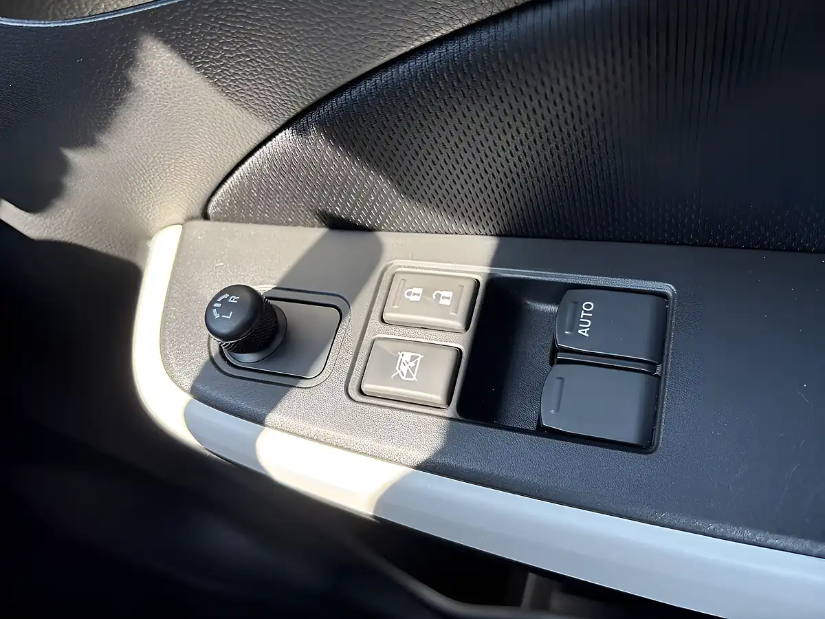 Used 2023 Suzuki Swift Sz-L Silver - Interior and Exterior details 13