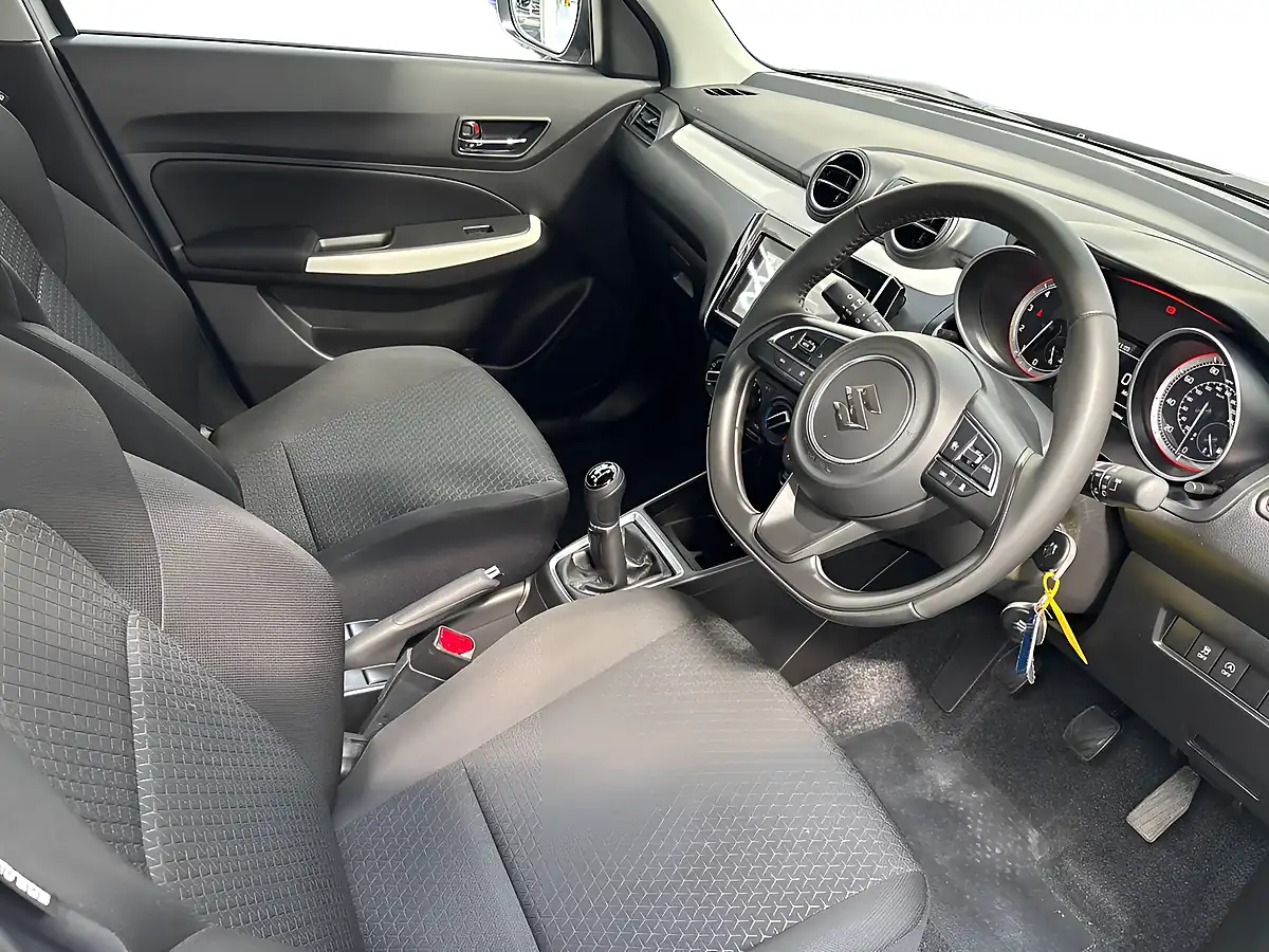 Used 2023 Suzuki Swift Sz-L Silver - Interior and Exterior details 7