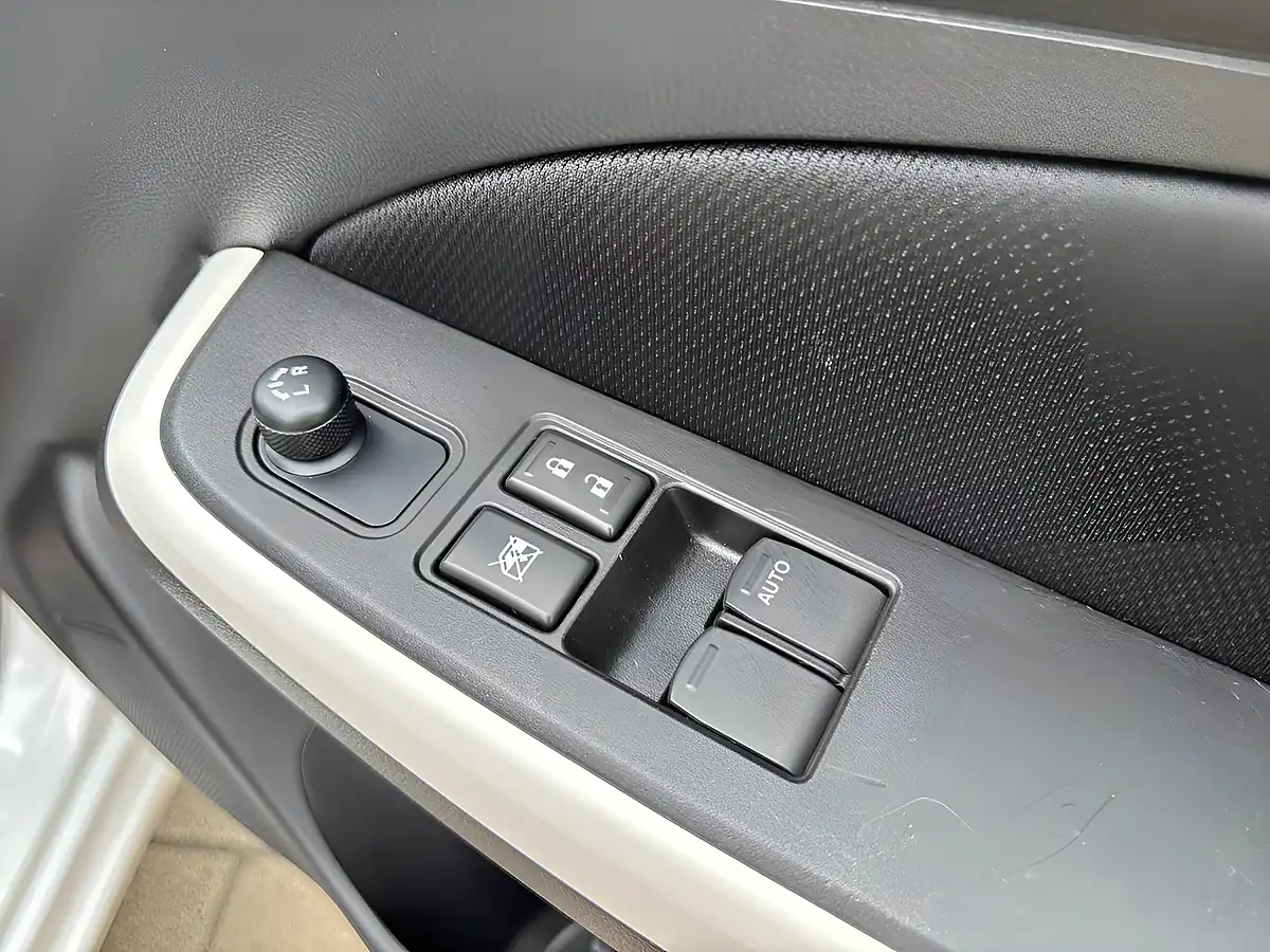 Used 2023 Suzuki Swift Sz-L White - Interior and Exterior details 16