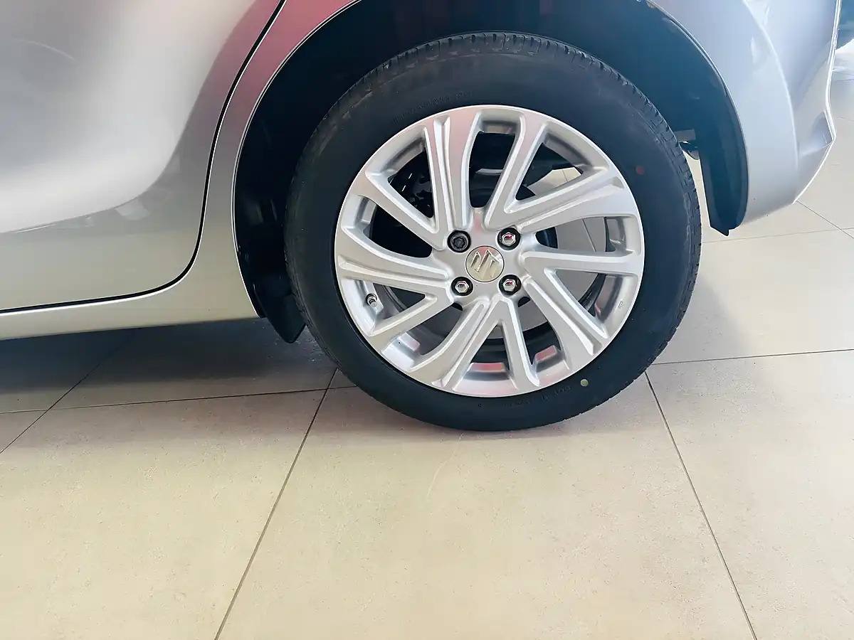 Used 2023 Suzuki Swift Sz-T Silver - Interior and Exterior details 10