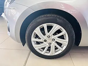 Used 2023 Suzuki Swift Sz-T Silver - Interior and Exterior details 8