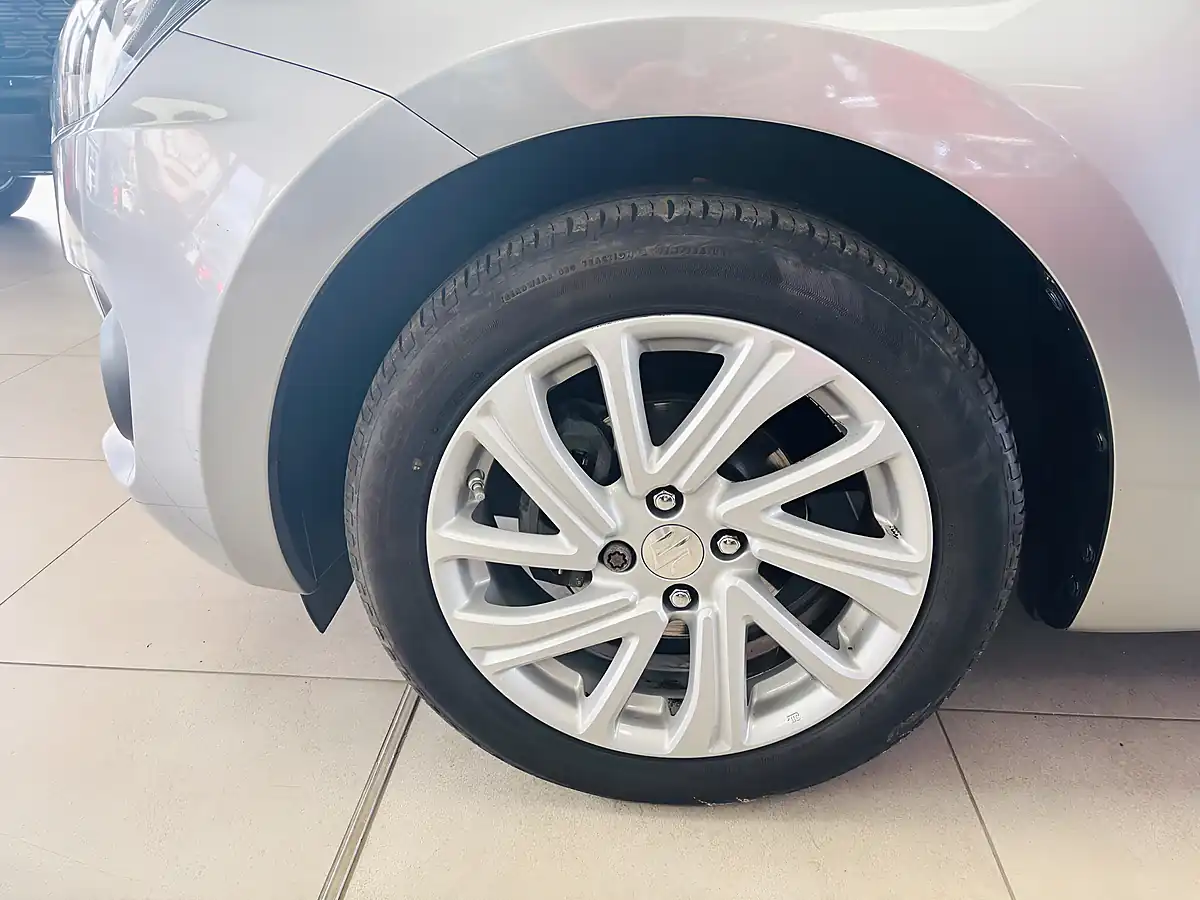 Used 2023 Suzuki Swift Sz-T Silver - Interior and Exterior details 8