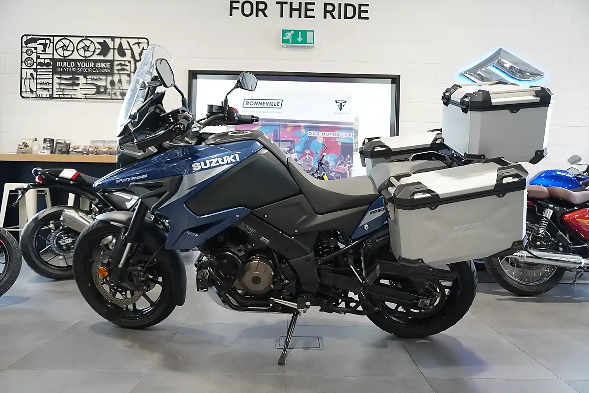 Used 2023 Suzuki V-Strom 1050 Blue Metallic - Interior and Exterior details 2