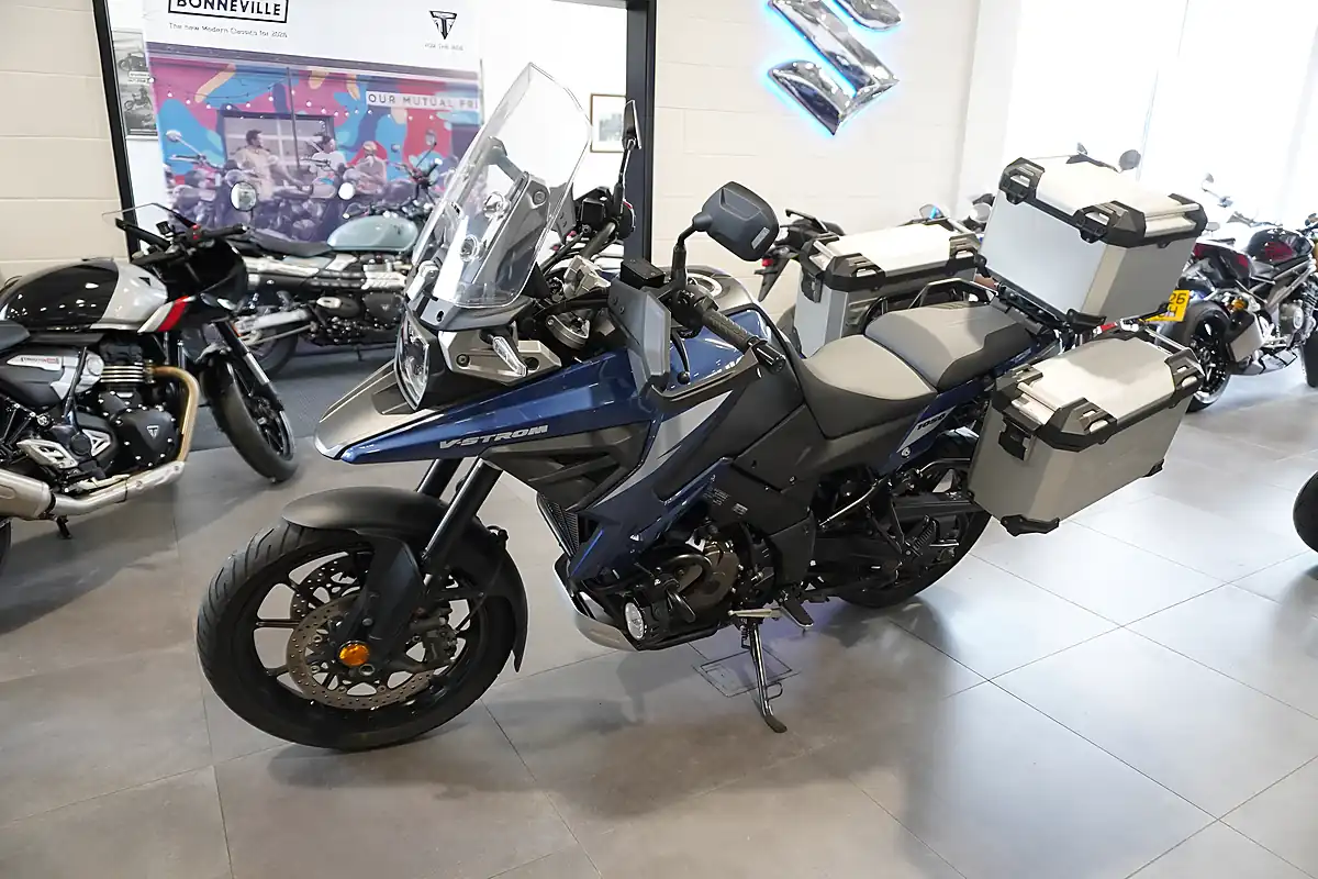 Used 2023 Suzuki V-Strom 1050 Blue Metallic - Interior and Exterior details 6