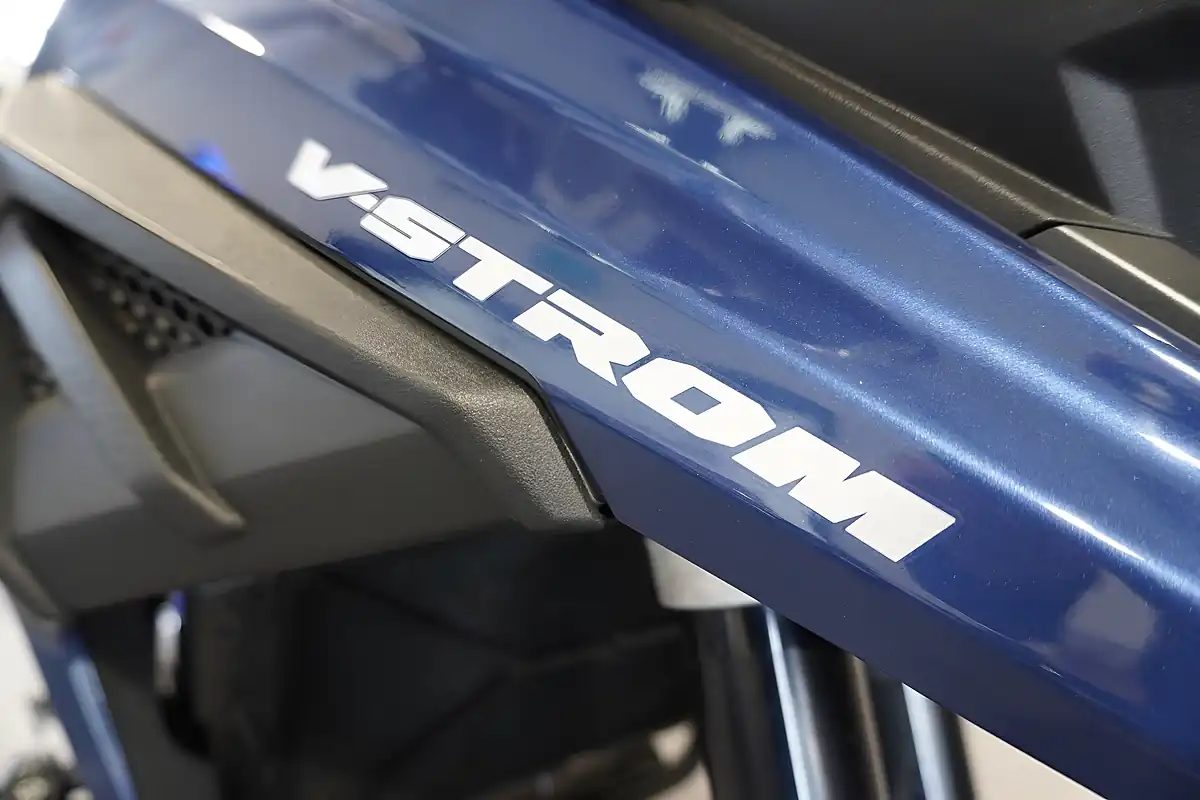 Used 2023 Suzuki V-Strom 1050 Blue Metallic - Interior and Exterior details 8