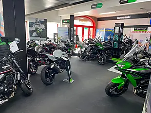 Used 2023 Suzuki V-Strom 1050DE Pre-Registered Yellow - Interior and Exterior details 15