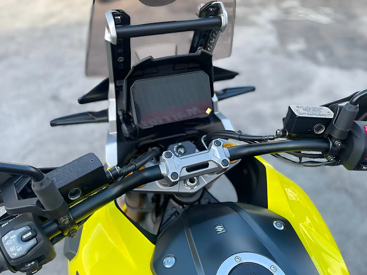 Used 2023 Suzuki V-Strom 1050DE Pre-Registered Yellow - Interior and Exterior details 9