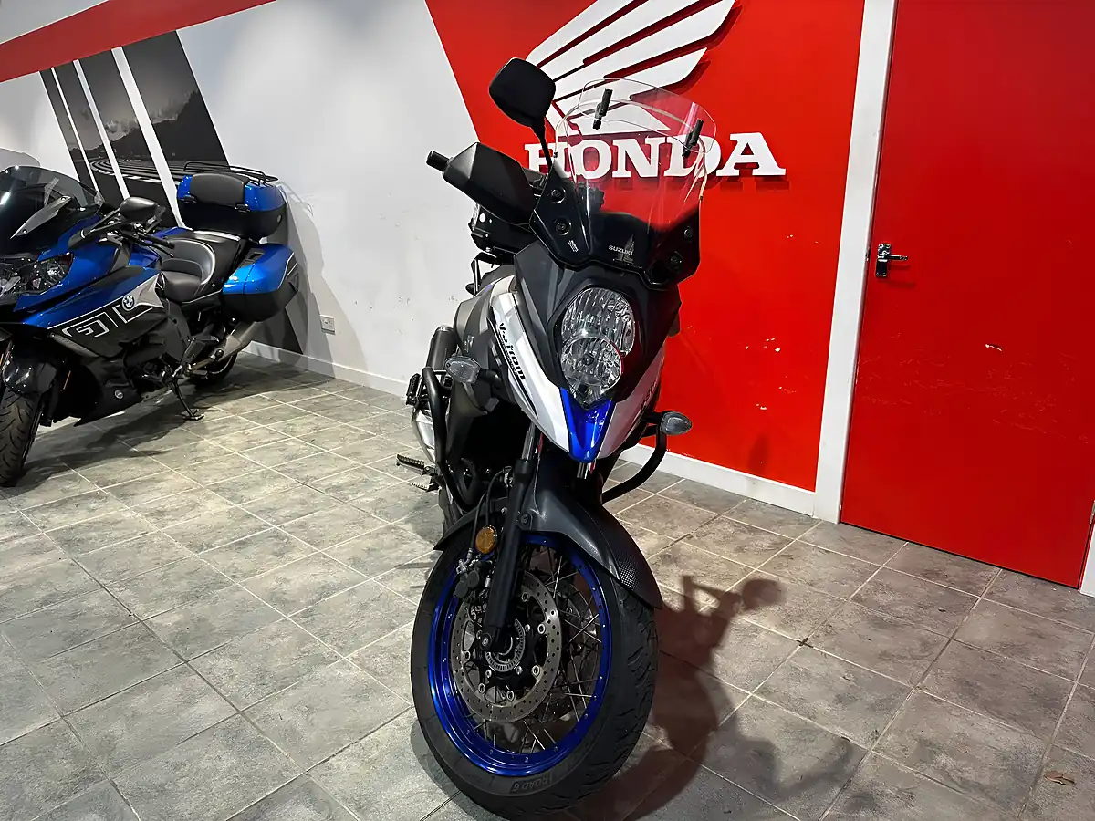 Used 2023 Suzuki V-Strom 650 X Blue - Interior and Exterior details 4