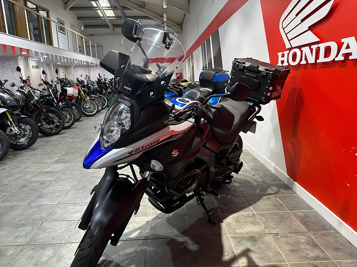 Used 2023 Suzuki V-Strom 650 X Blue - Interior and Exterior details 5