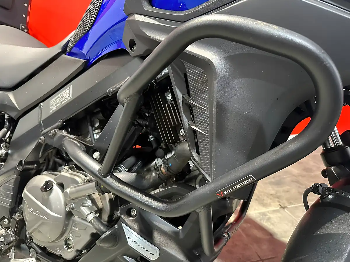 Used 2023 Suzuki V-Strom 650 X Blue - Interior and Exterior details 7