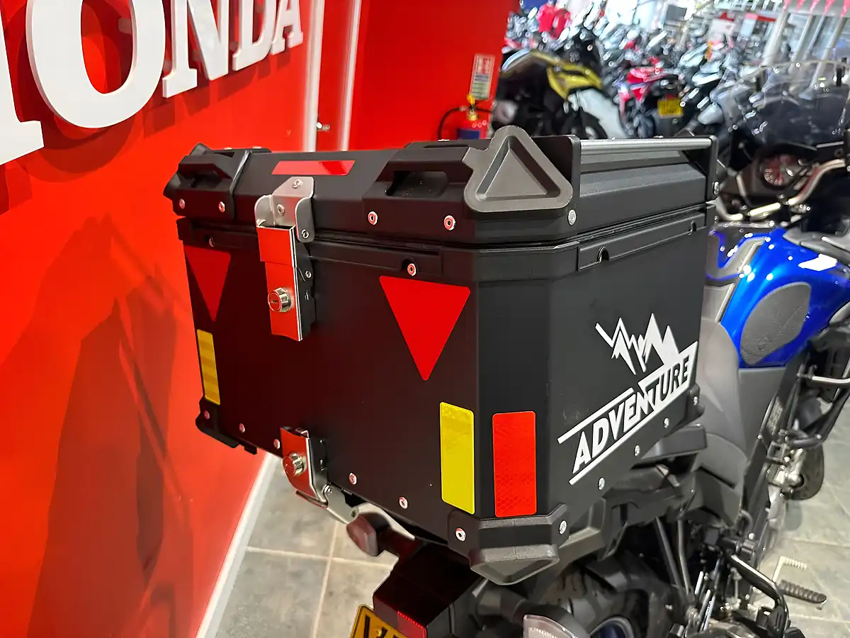 Used 2023 Suzuki V-Strom 650 X Blue - Interior and Exterior details 9