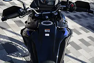 Used 2023 Suzuki V-Strom Black - Interior and Exterior details 9