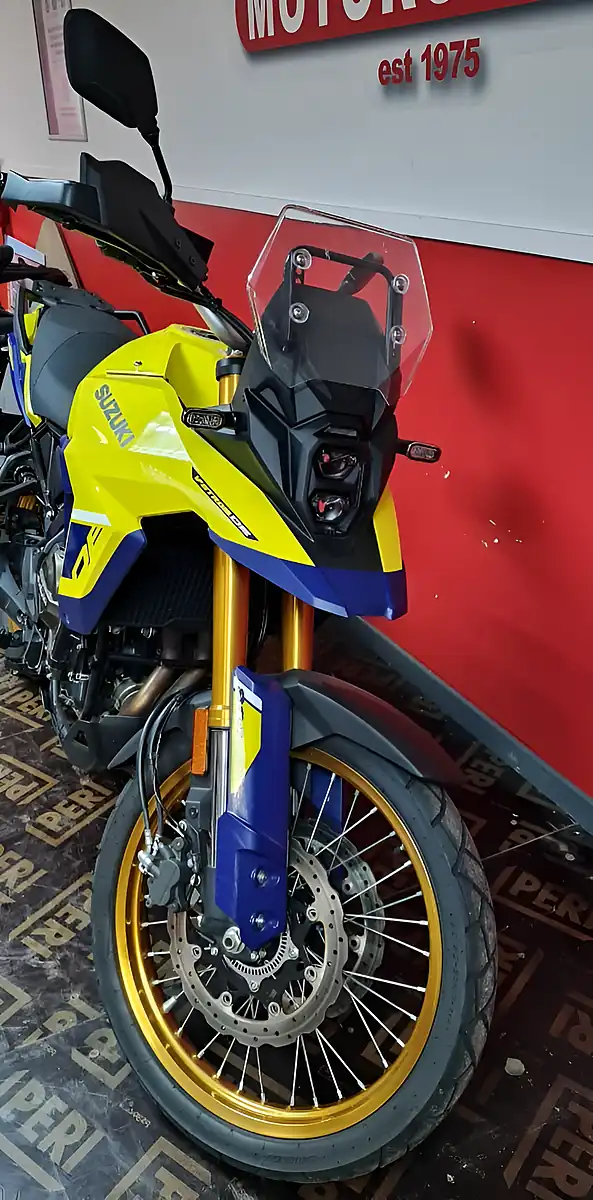 Used 2023 Suzuki V-Strom Yellow - Interior and Exterior details 10