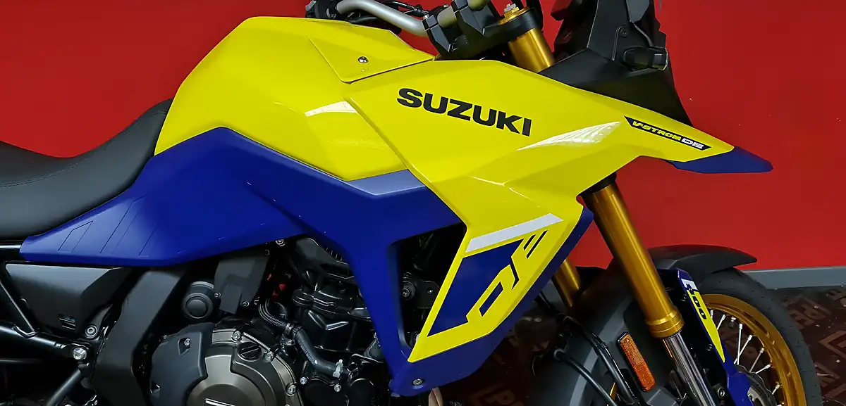 Used 2023 Suzuki V-Strom Yellow - Interior and Exterior details 13