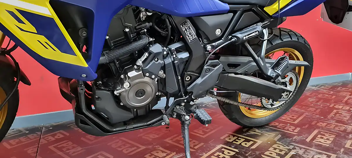 Used 2023 Suzuki V-Strom Yellow - Interior and Exterior details 6