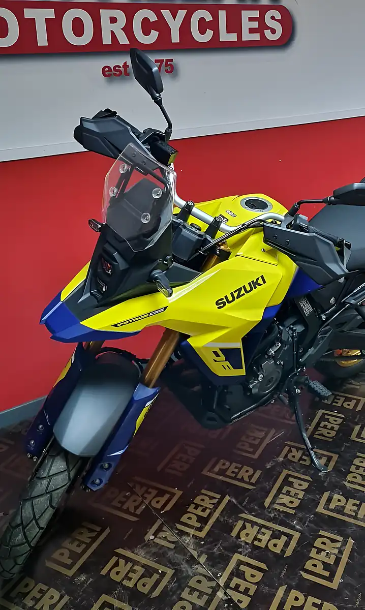 Used 2023 Suzuki V-Strom Yellow - Interior and Exterior details 9