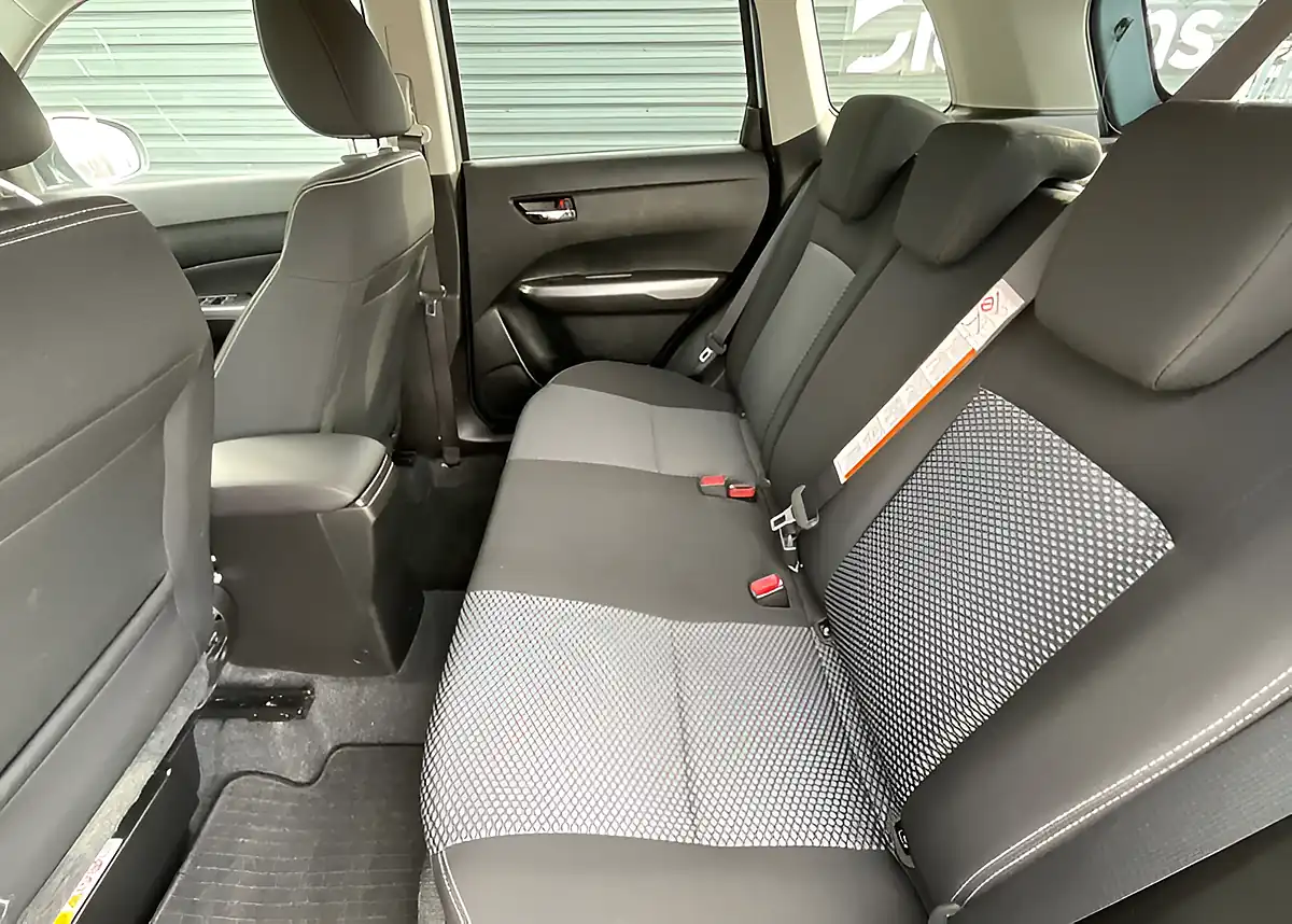 Used 2023 Suzuki Vitara Sz-T Blue - Interior and Exterior details 15
