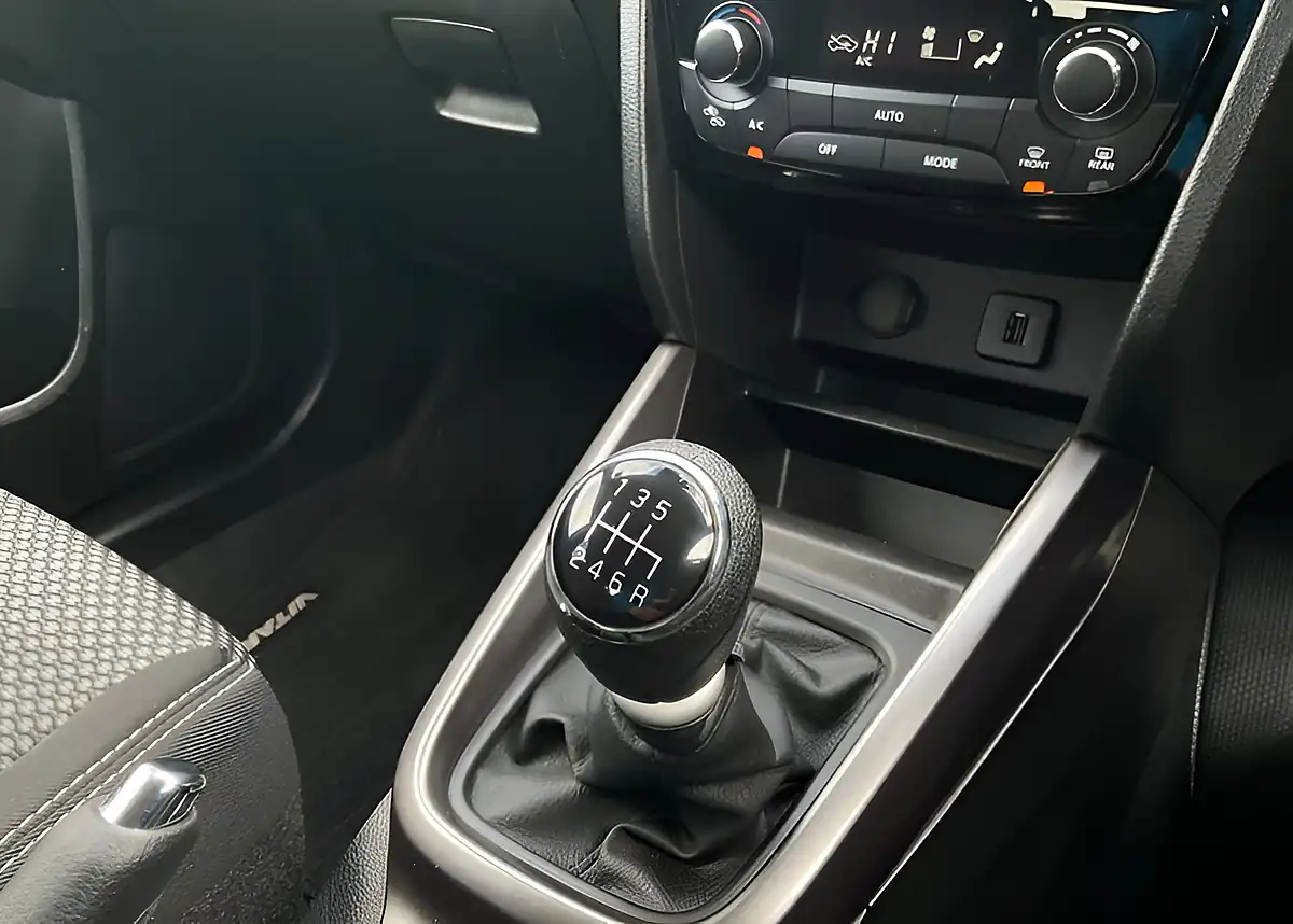 Used 2023 Suzuki Vitara Sz-T Blue - Interior and Exterior details 18