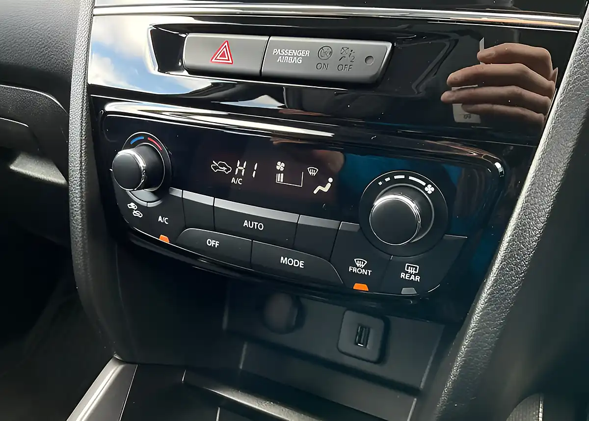 Used 2023 Suzuki Vitara Sz-T Blue - Interior and Exterior details 19