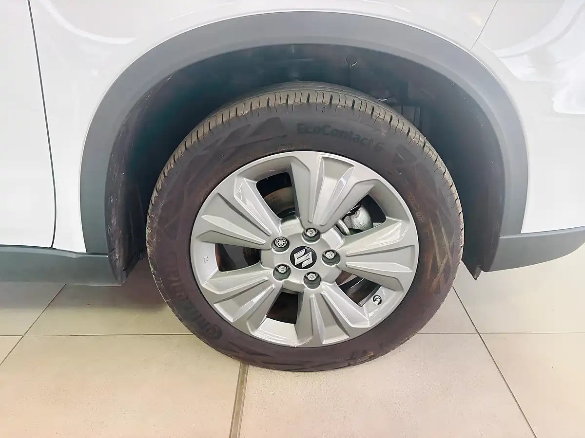 Used 2023 Suzuki Vitara Sz-T White - Interior and Exterior details 10
