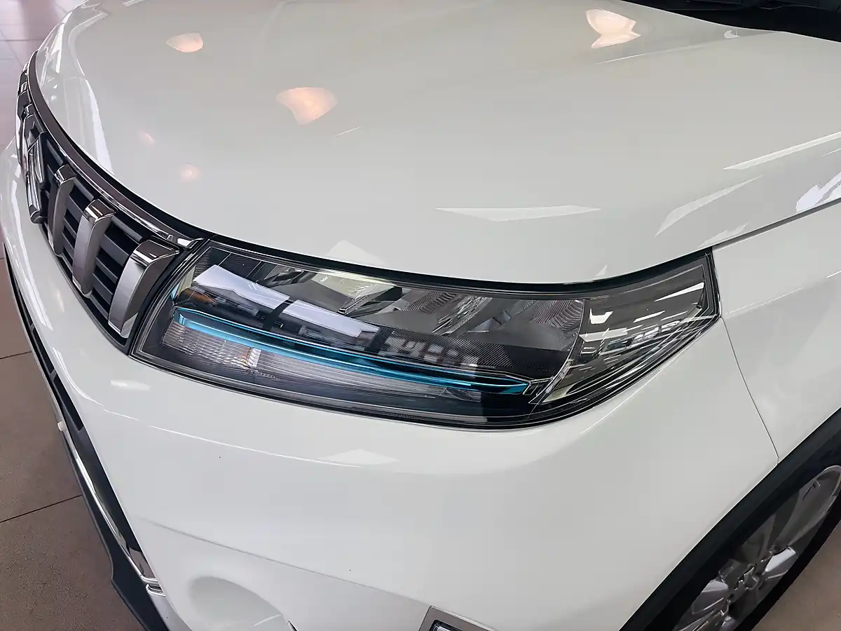 Used 2023 Suzuki Vitara Sz-T White - Interior and Exterior details 15
