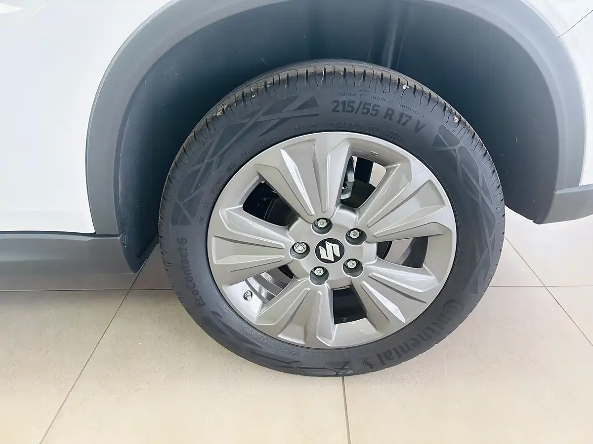 Used 2023 Suzuki Vitara Sz-T White - Interior and Exterior details 16