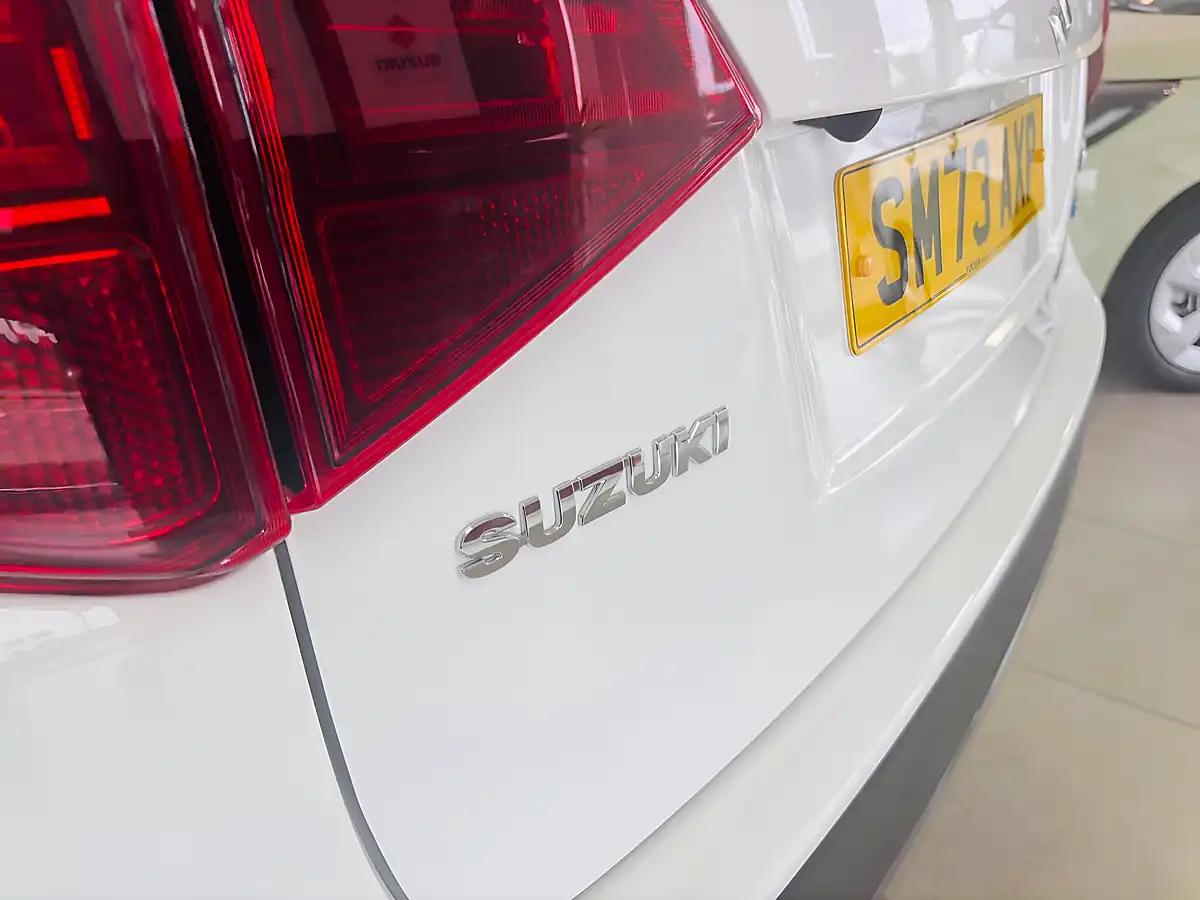 Used 2023 Suzuki Vitara Sz-T White - Interior and Exterior details 18