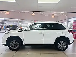 Used 2023 Suzuki Vitara Sz-T White - Interior and Exterior details 6