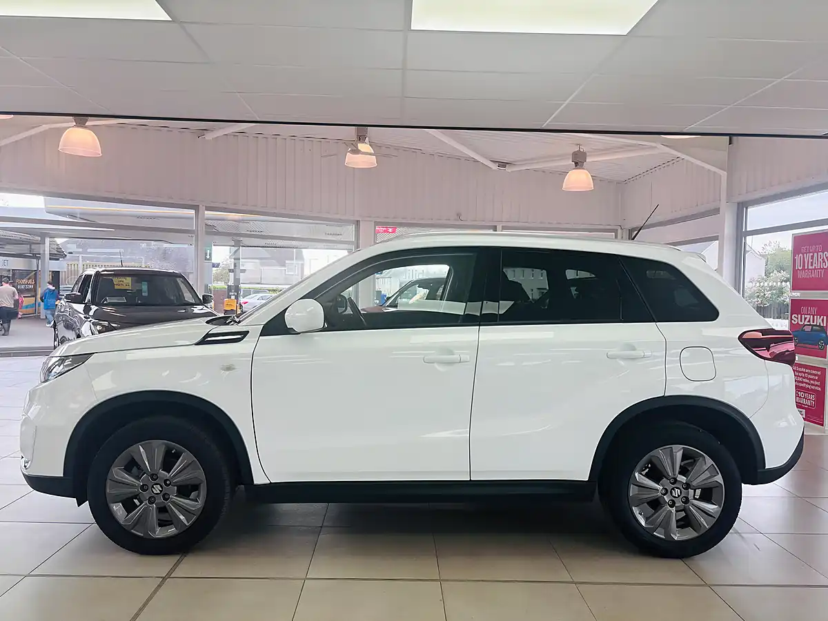 Used 2023 Suzuki Vitara Sz-T White - Interior and Exterior details 6