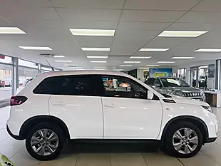 Used 2023 Suzuki Vitara Sz-T White - Interior and Exterior details 8