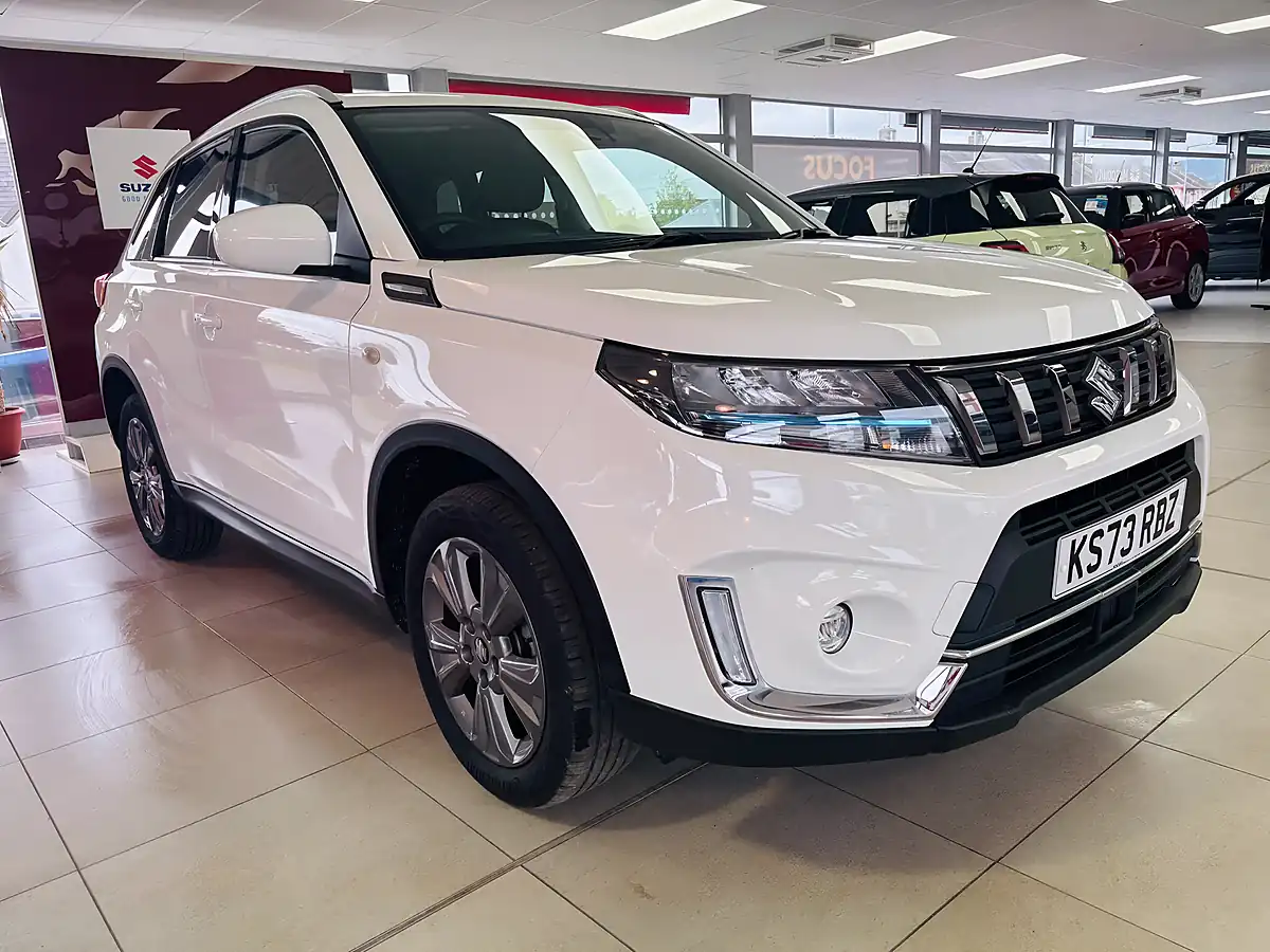 Used 2023 Suzuki Vitara Sz-T White - Front View