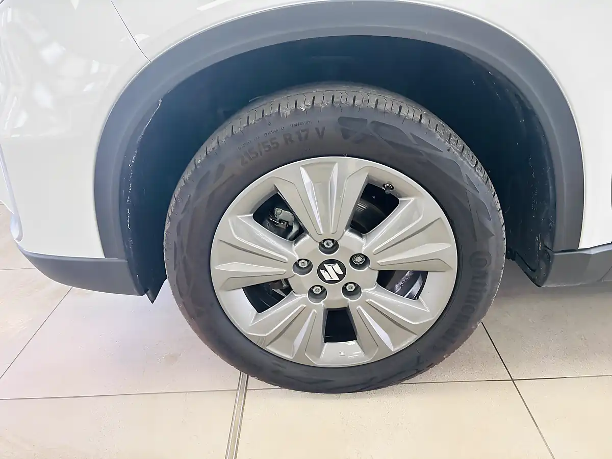 Used 2023 Suzuki Vitara Sz-T White - Interior and Exterior details 12