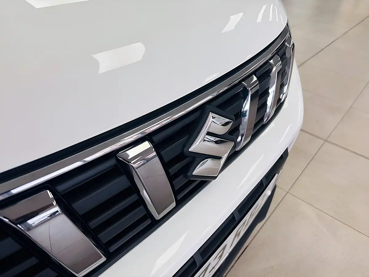 Used 2023 Suzuki Vitara Sz-T White - Interior and Exterior details 14