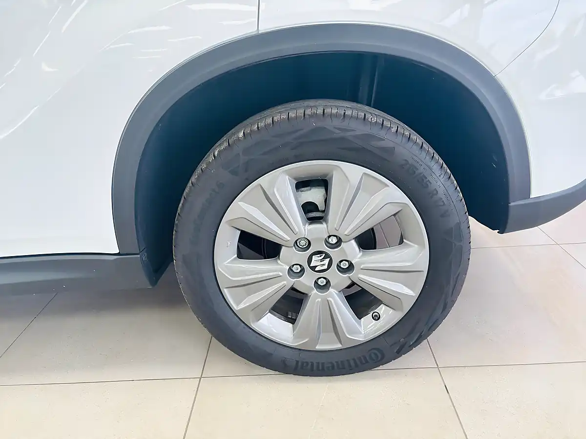 Used 2023 Suzuki Vitara Sz-T White - Interior and Exterior details 17