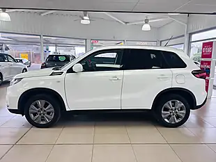 Used 2023 Suzuki Vitara Sz-T White - Interior and Exterior details 4