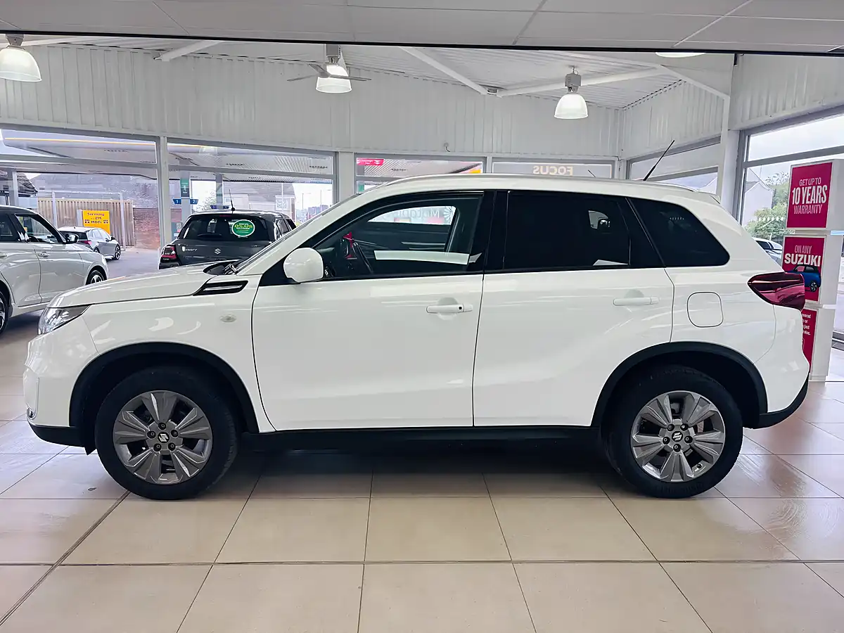 Used 2023 Suzuki Vitara Sz-T White - Interior and Exterior details 4