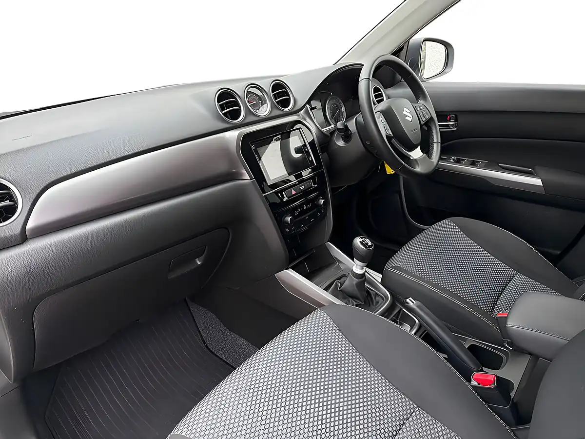 Used 2023 Suzuki Vitara Sz-T White - Interior and Exterior details 10