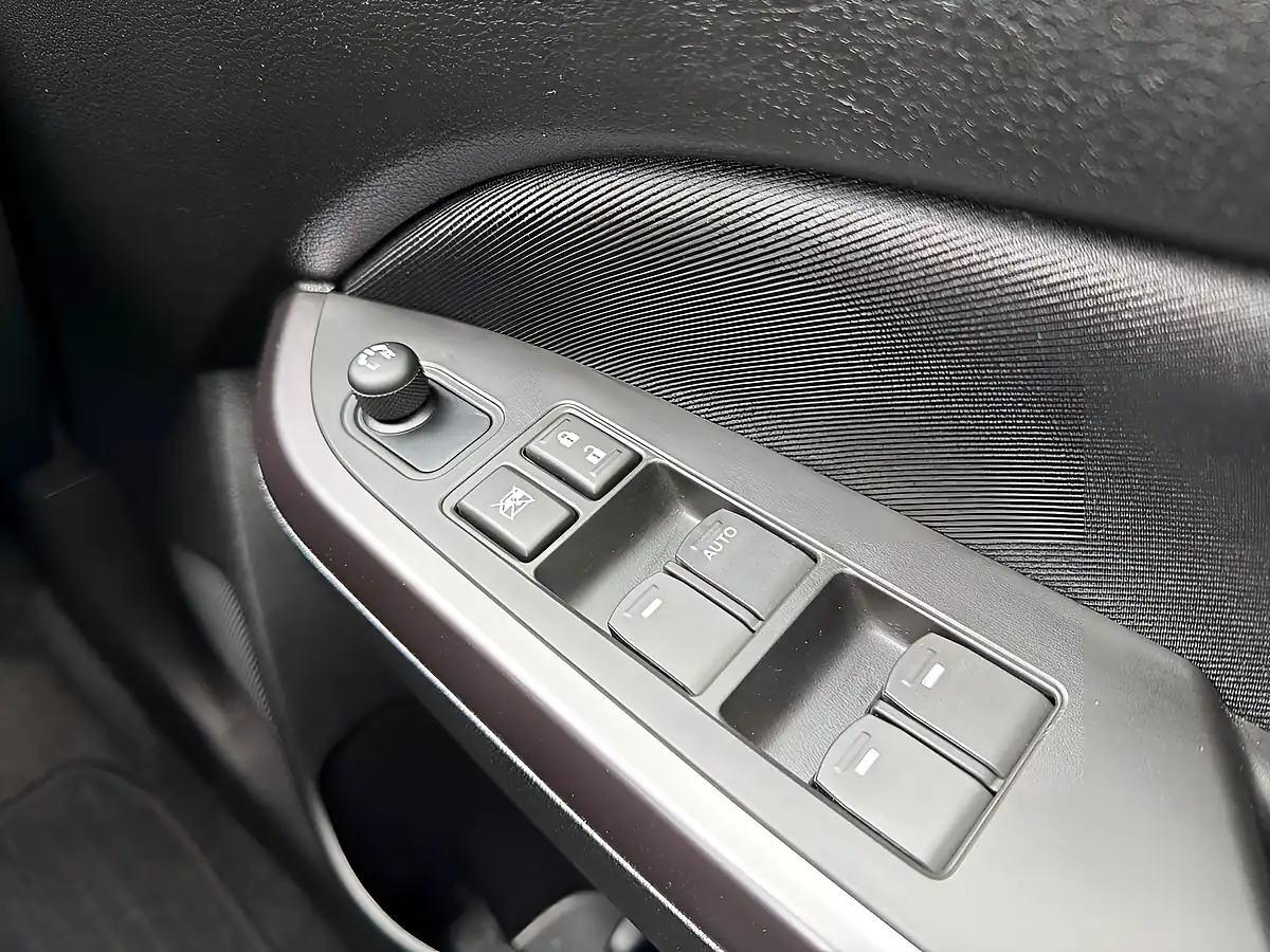 Used 2023 Suzuki Vitara Sz-T White - Interior and Exterior details 12