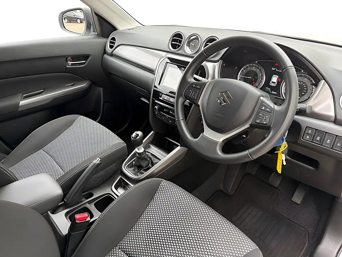 Used 2023 Suzuki Vitara Sz-T White - Interior and Exterior details 7