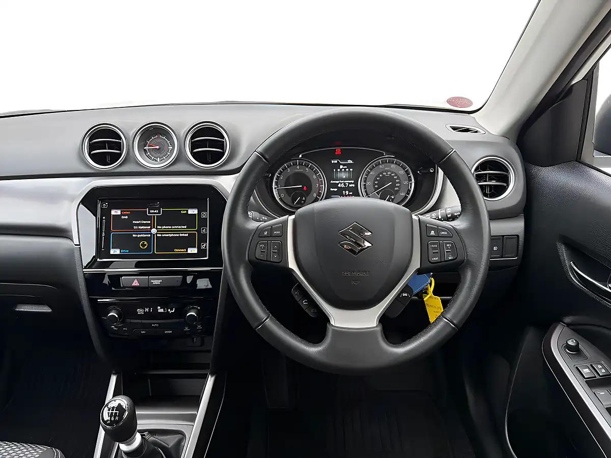 Used 2023 Suzuki Vitara Sz-T White - Interior and Exterior details 8
