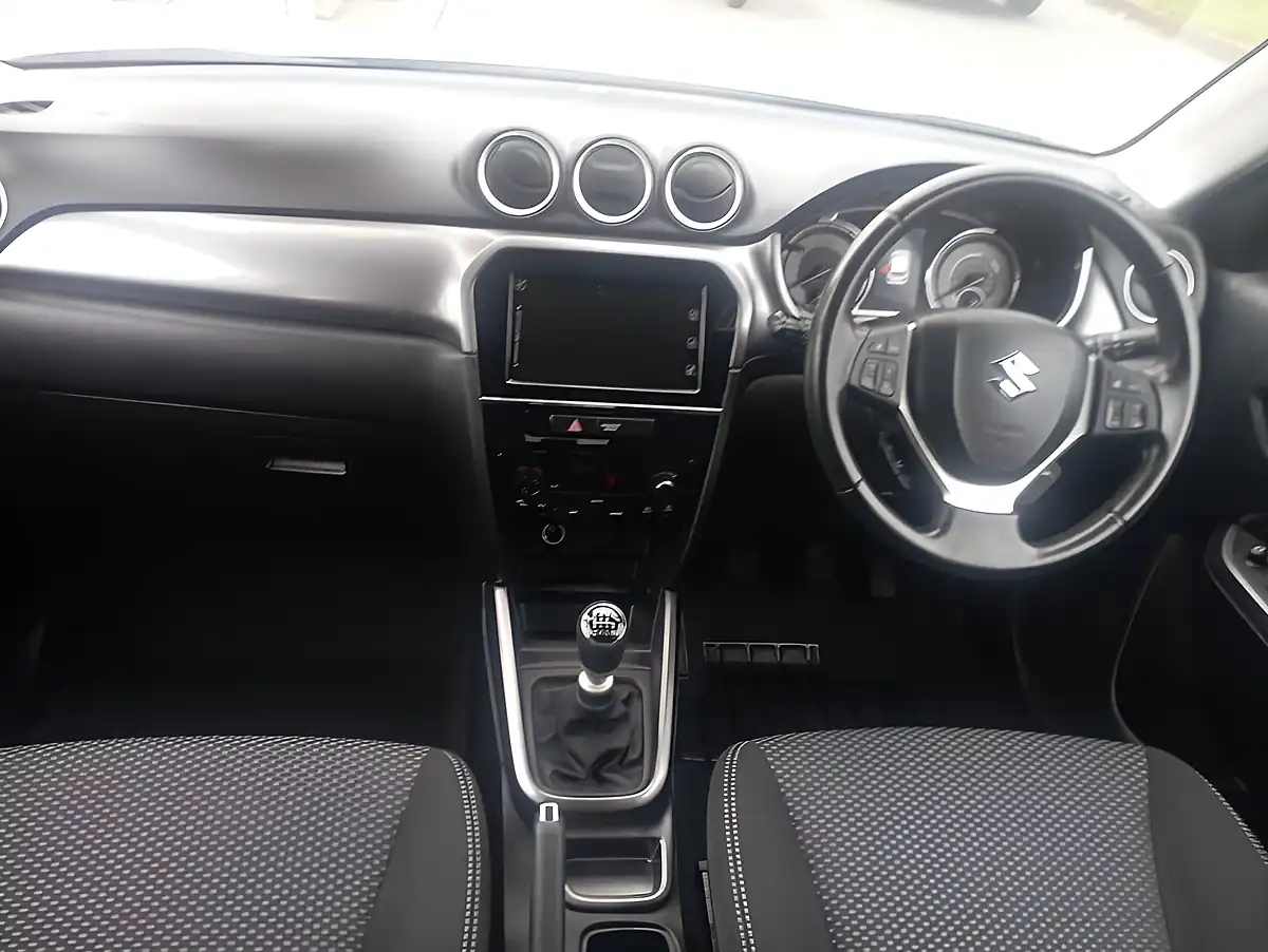 Used 2023 Suzuki Vitara Sz-T White - Interior and Exterior details 15