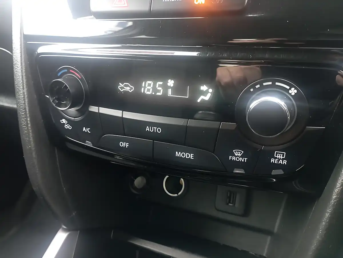 Used 2023 Suzuki Vitara Sz-T White - Interior and Exterior details 7