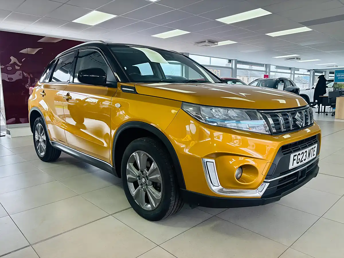 Used 2023 Suzuki Vitara Sz-T Yellow - Front View