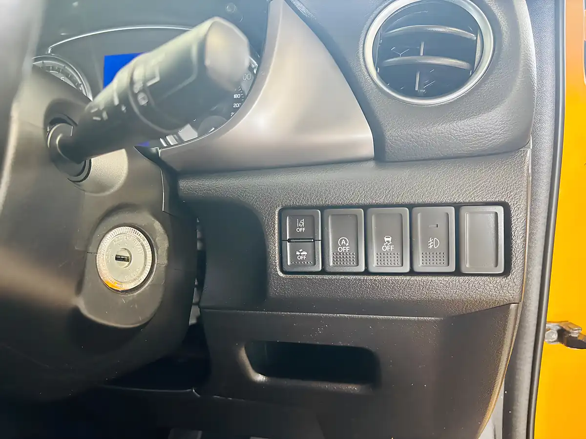 Used 2023 Suzuki Vitara Sz-T Yellow - Interior and Exterior details 17