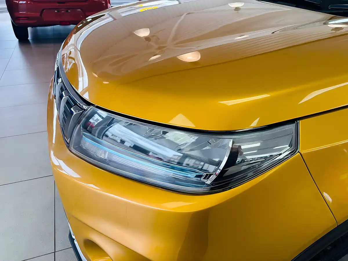 Used 2023 Suzuki Vitara Sz-T Yellow - Interior and Exterior details 8