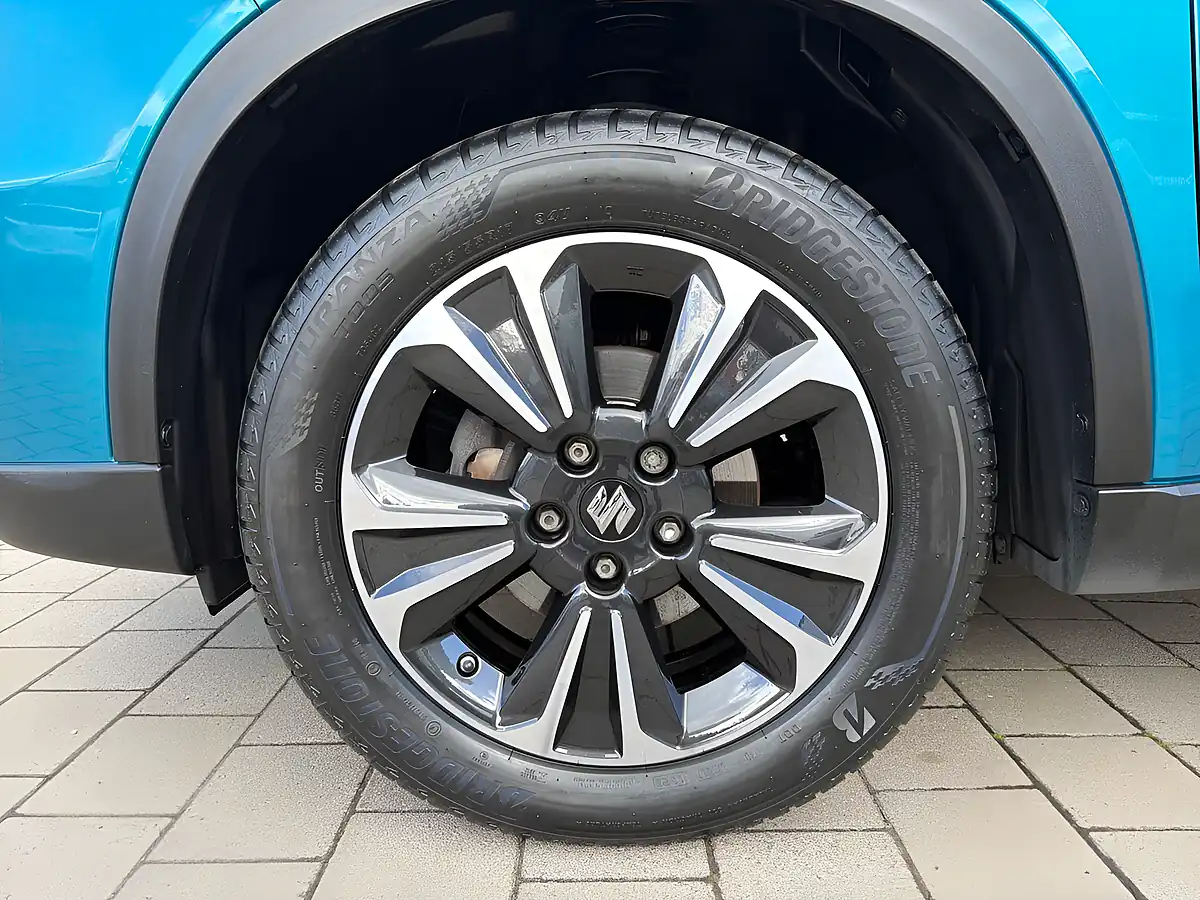 Used 2023 Suzuki Vitara SZ5 Allgrip Blue - Interior and Exterior details 7
