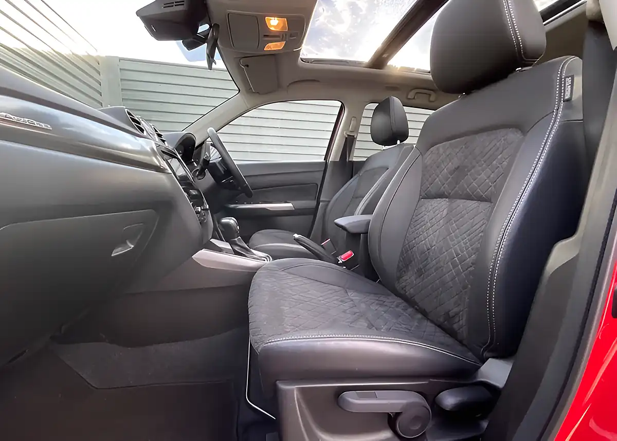 Used 2023 Suzuki Vitara SZ5 Allgrip Red - Interior and Exterior details 8