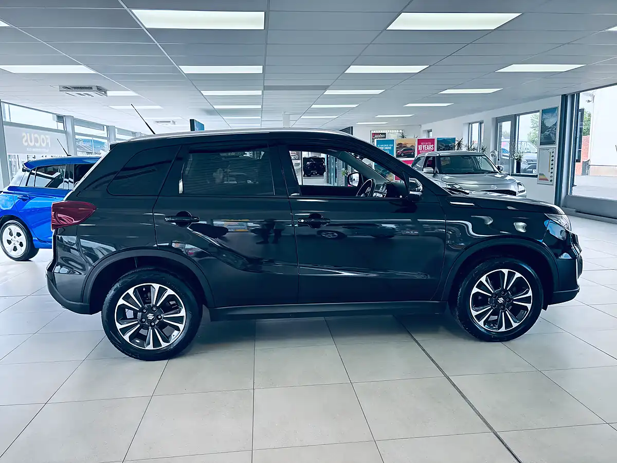 Used 2023 Suzuki Vitara SZ5 Black - Interior and Exterior details 5